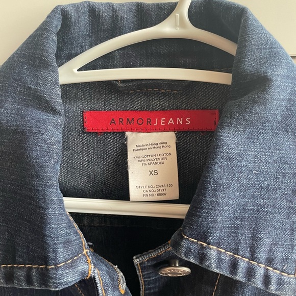 Beautiful fitted jean jacket - Picture 2 of 3